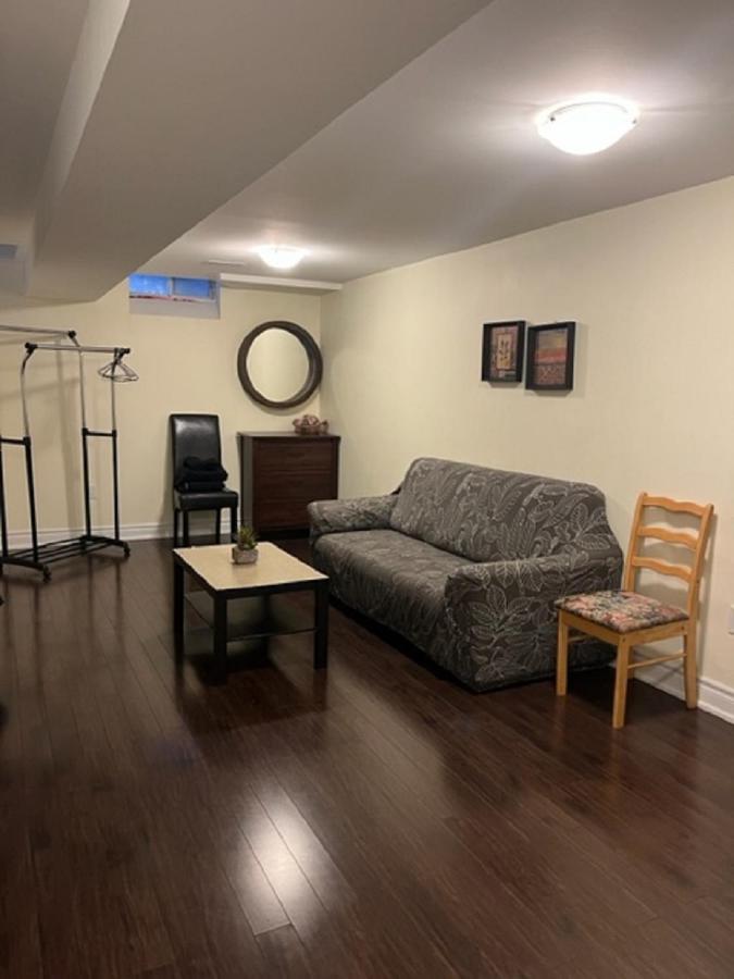 Cozy & Spacious Suite With Private Bathroom Near Toronto Airport ! Mississauga Exterior foto
