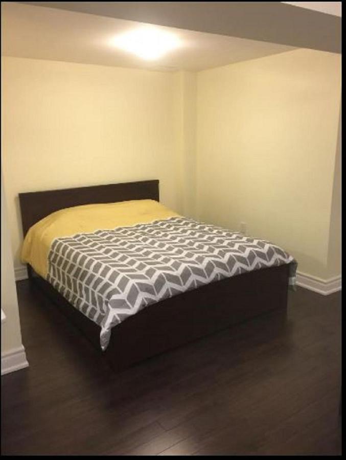 Cozy & Spacious Suite With Private Bathroom Near Toronto Airport ! Mississauga Exterior foto